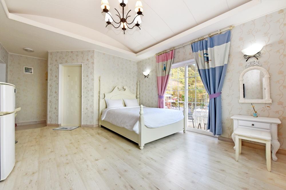 Namhae Bluemare Pension מראה חיצוני תמונה