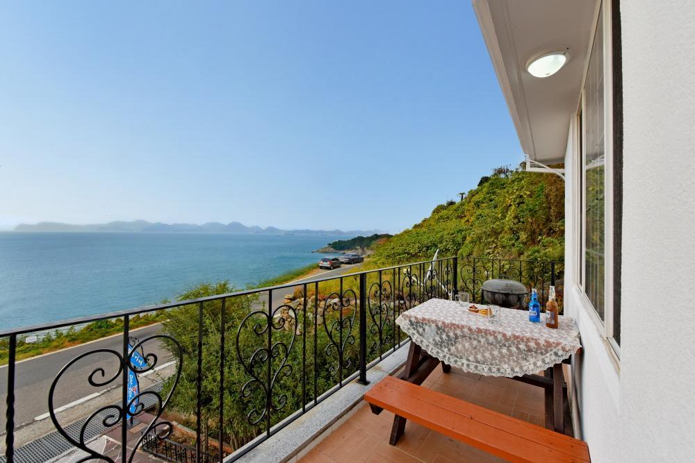 Namhae Bluemare Pension מראה חיצוני תמונה