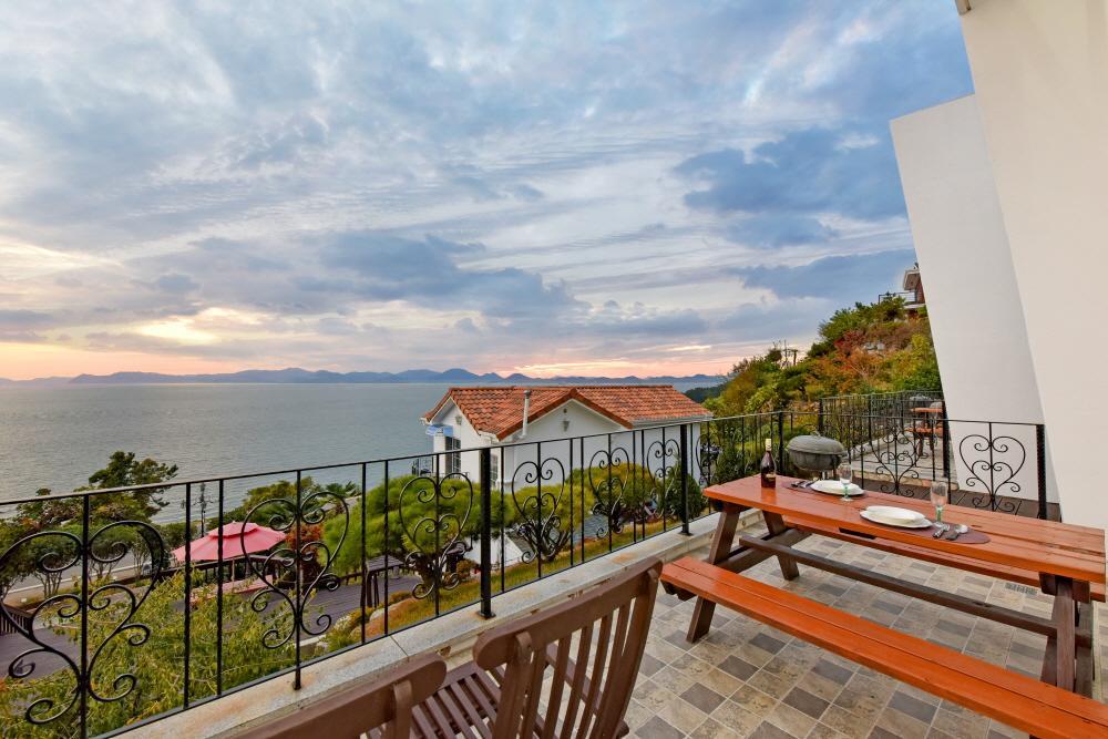 Namhae Bluemare Pension מראה חיצוני תמונה