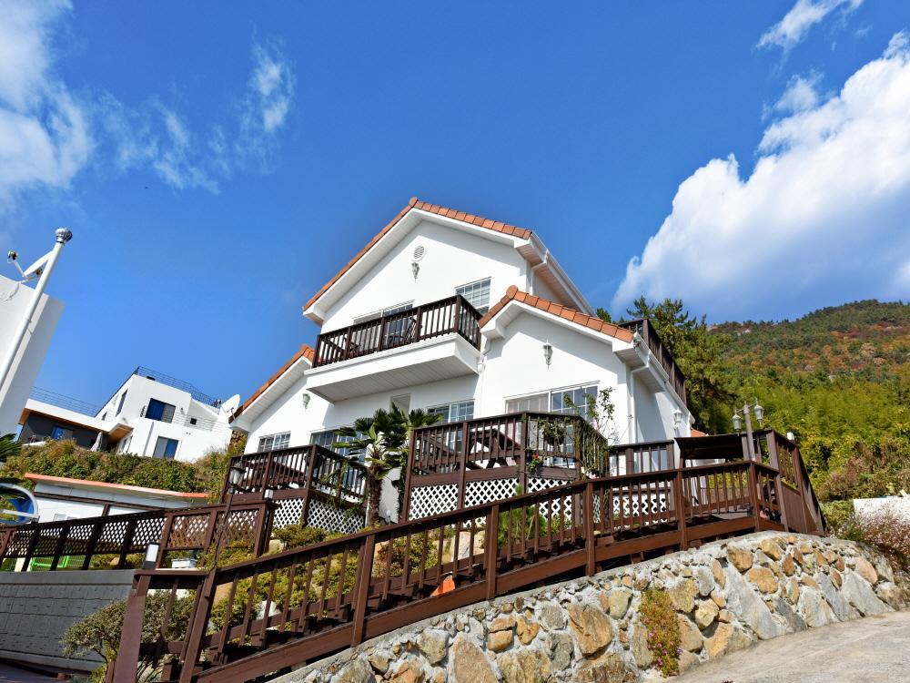 Namhae Bluemare Pension מראה חיצוני תמונה