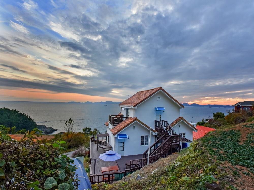 Namhae Bluemare Pension מראה חיצוני תמונה