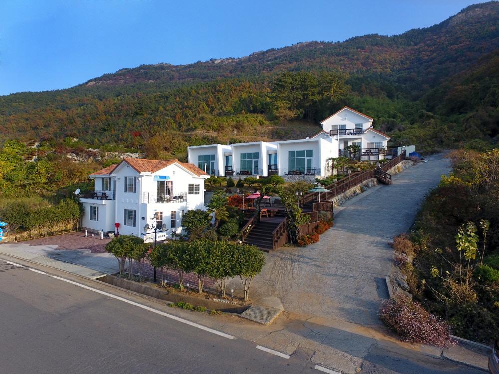 Namhae Bluemare Pension מראה חיצוני תמונה