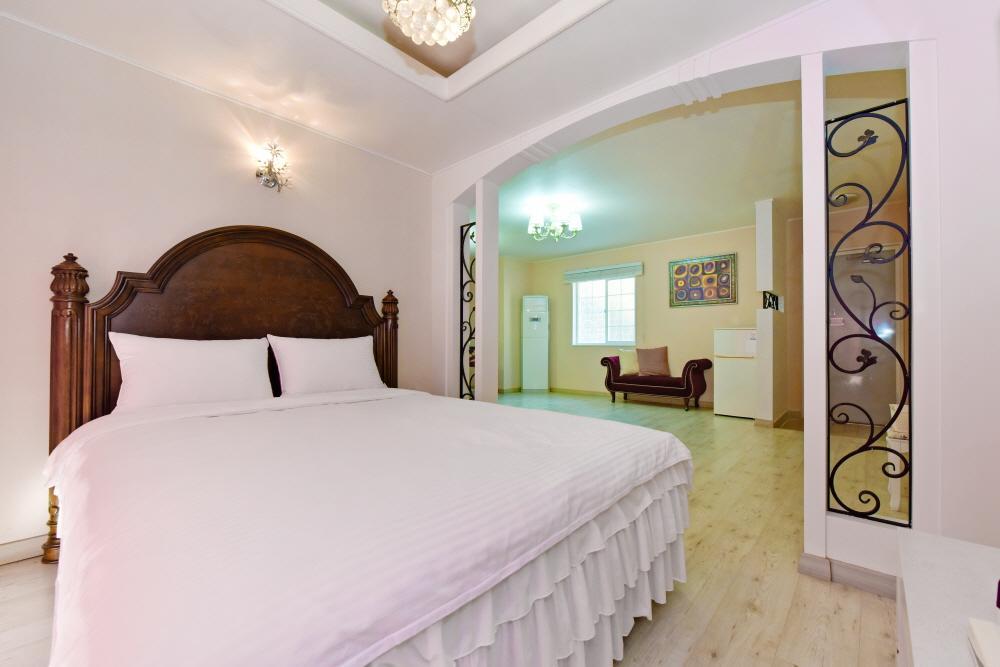 Namhae Bluemare Pension מראה חיצוני תמונה