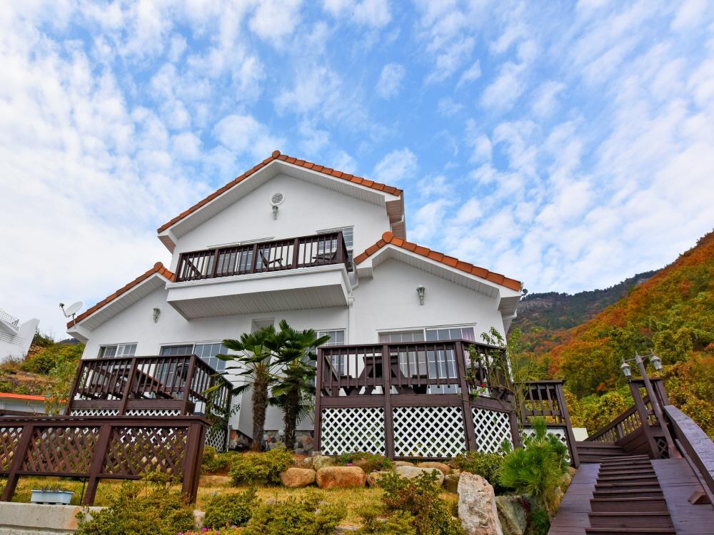 Namhae Bluemare Pension מראה חיצוני תמונה
