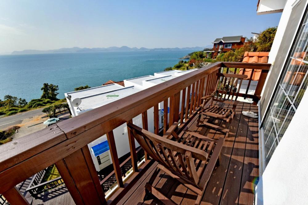 Namhae Bluemare Pension מראה חיצוני תמונה