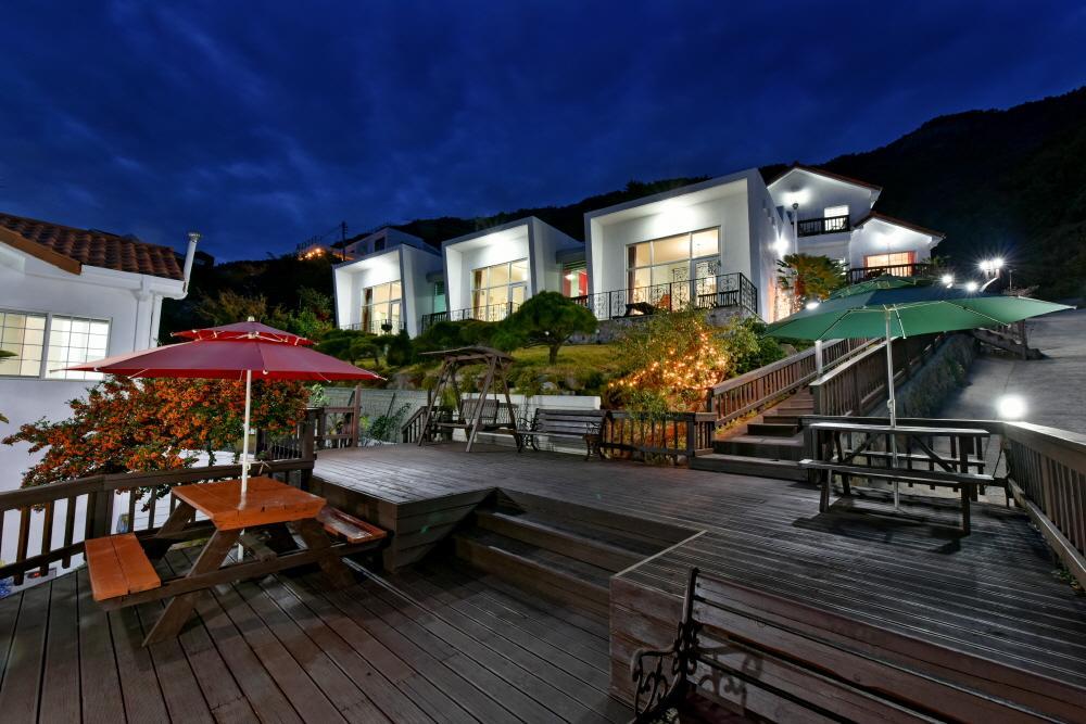 Namhae Bluemare Pension מראה חיצוני תמונה