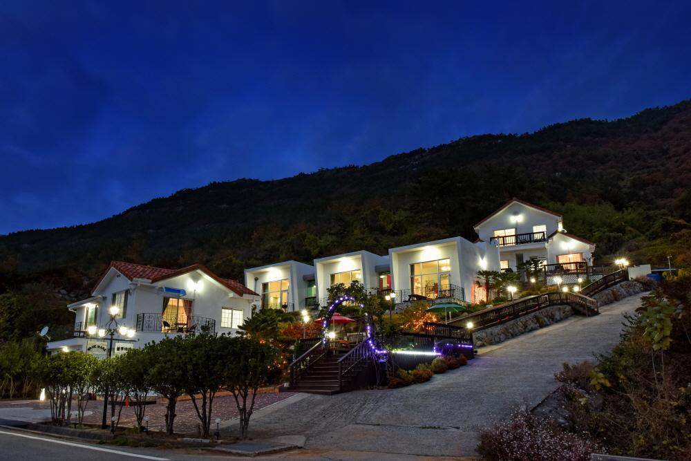 Namhae Bluemare Pension מראה חיצוני תמונה
