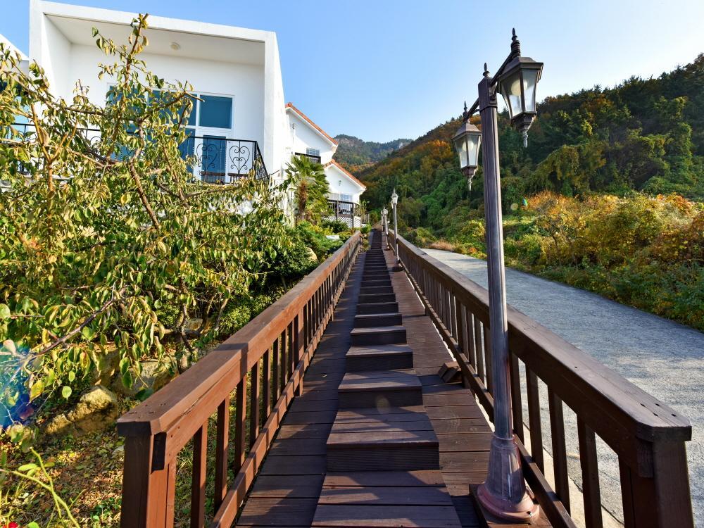 Namhae Bluemare Pension מראה חיצוני תמונה